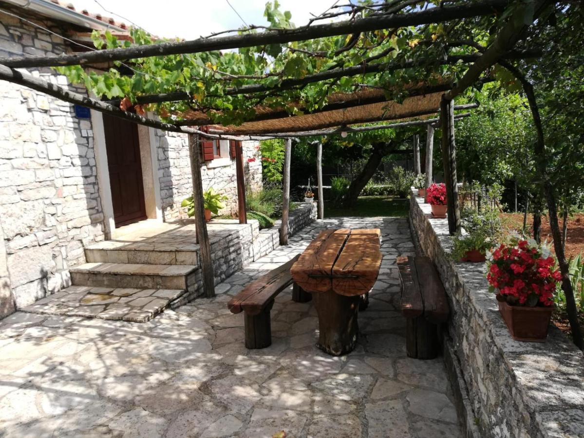 Holiday Home Maria Пазин Екстериор снимка